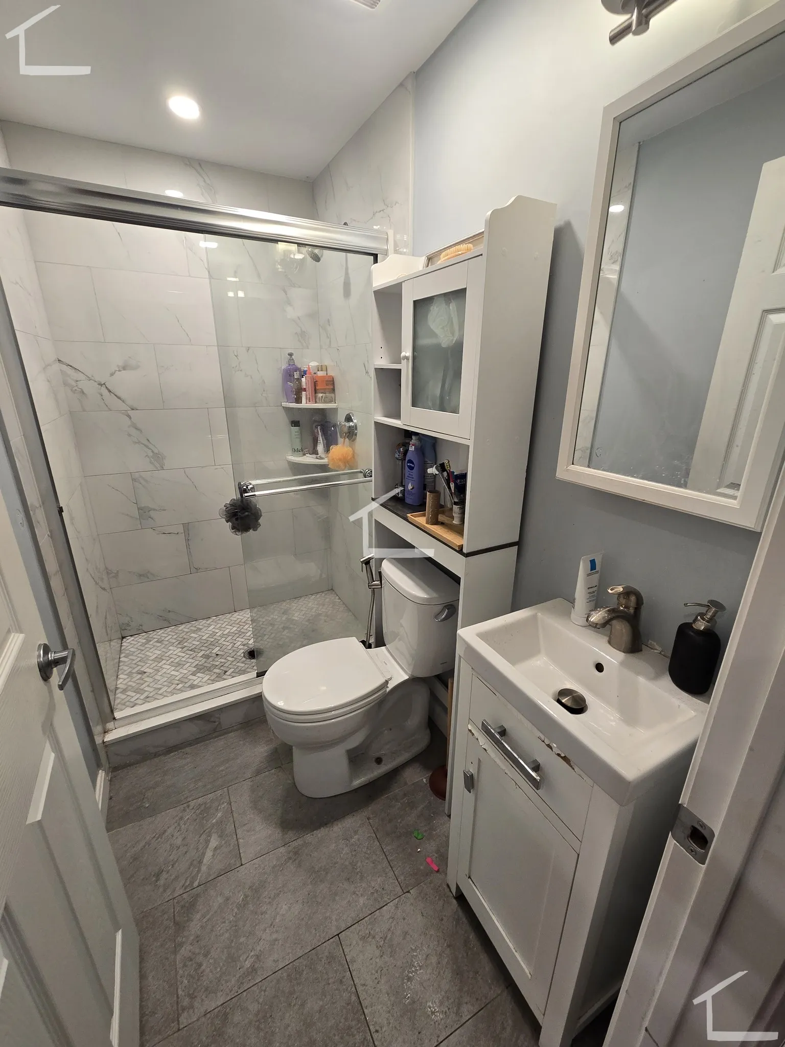 4 bed, 2 bath apartment for rent at 12 Bay State Rd Unit 1, Fenway — photo 3 of 10