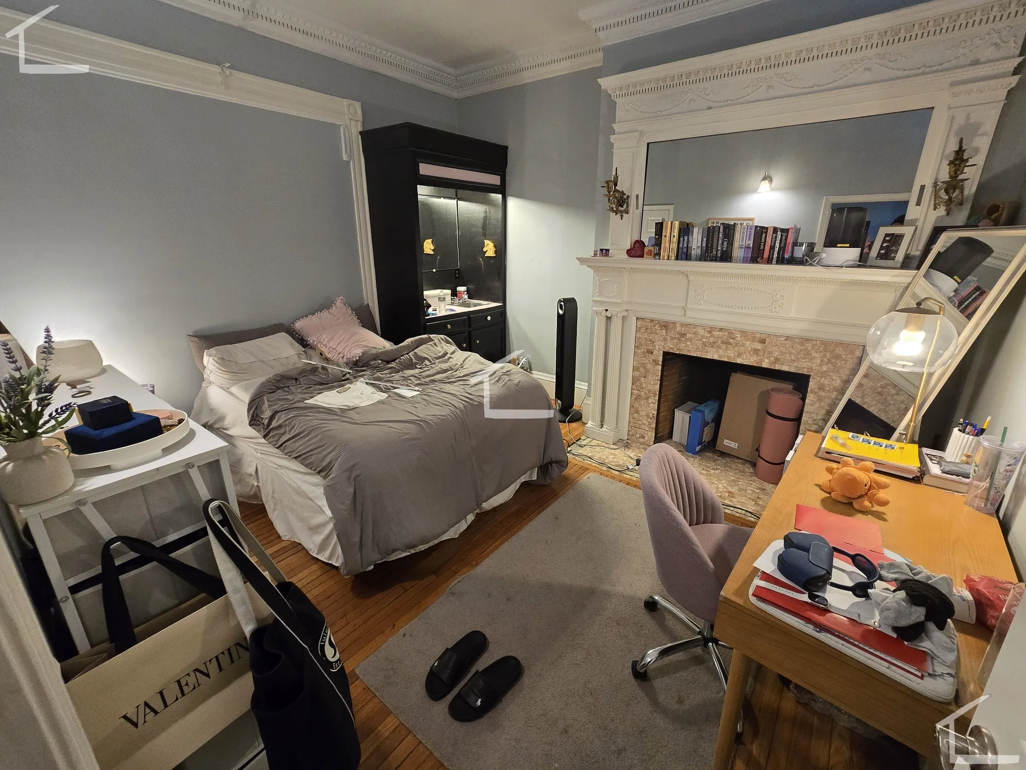 4 bed, 2 bath apartment for rent at 12 Bay State Rd Unit 1, Fenway — photo 5 of 10