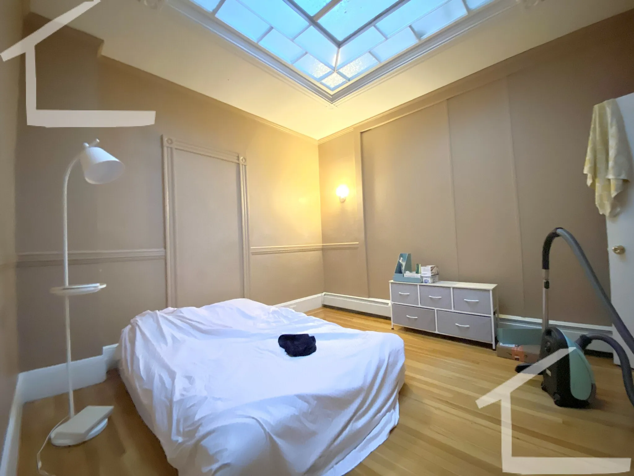 2 bed, 1 bath apartment for rent at 12 Bay State Rd Unit 4R, Fenway — photo 4 of 15