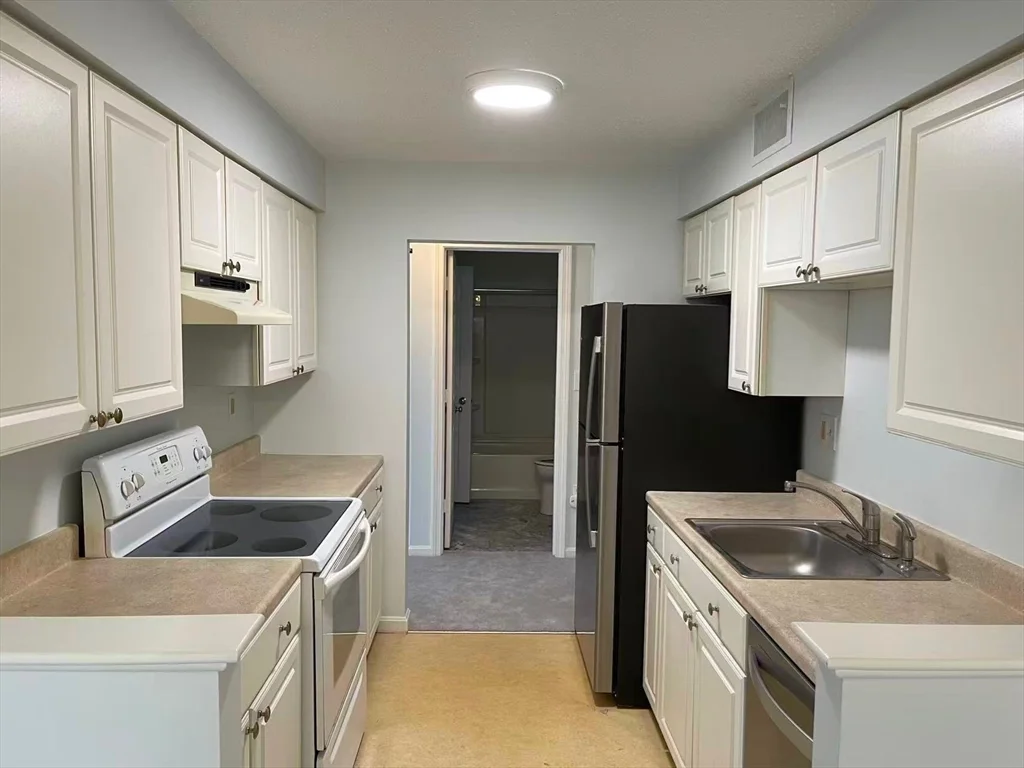 1 bed, 1 bath apartment for rent at 12 Beals Cove Rd Unit H, Hingham — photo 1 of 11