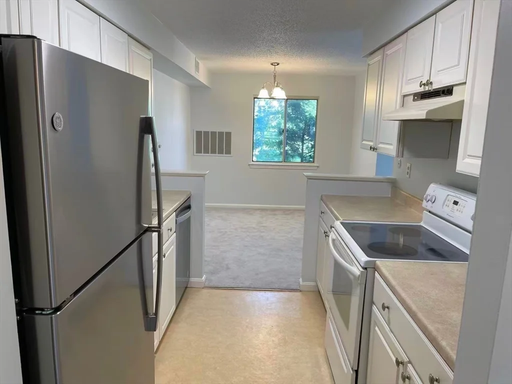 1 bed, 1 bath apartment for rent at 12 Beals Cove Rd Unit H, Hingham — photo 2 of 11