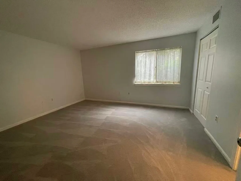 1 bed, 1 bath apartment for rent at 12 Beals Cove Rd Unit H, Hingham — photo 5 of 11
