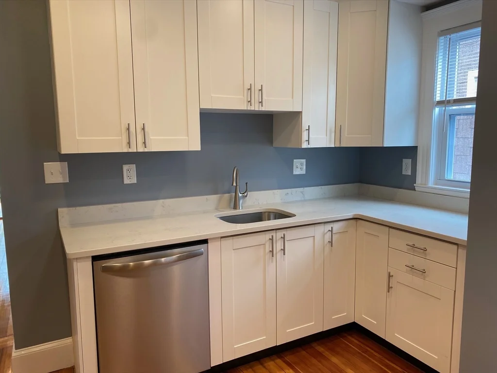 3 bed, 1 bath apartment for rent at 12 Becket St Unit 3, Dorchester — photo 11 of 13