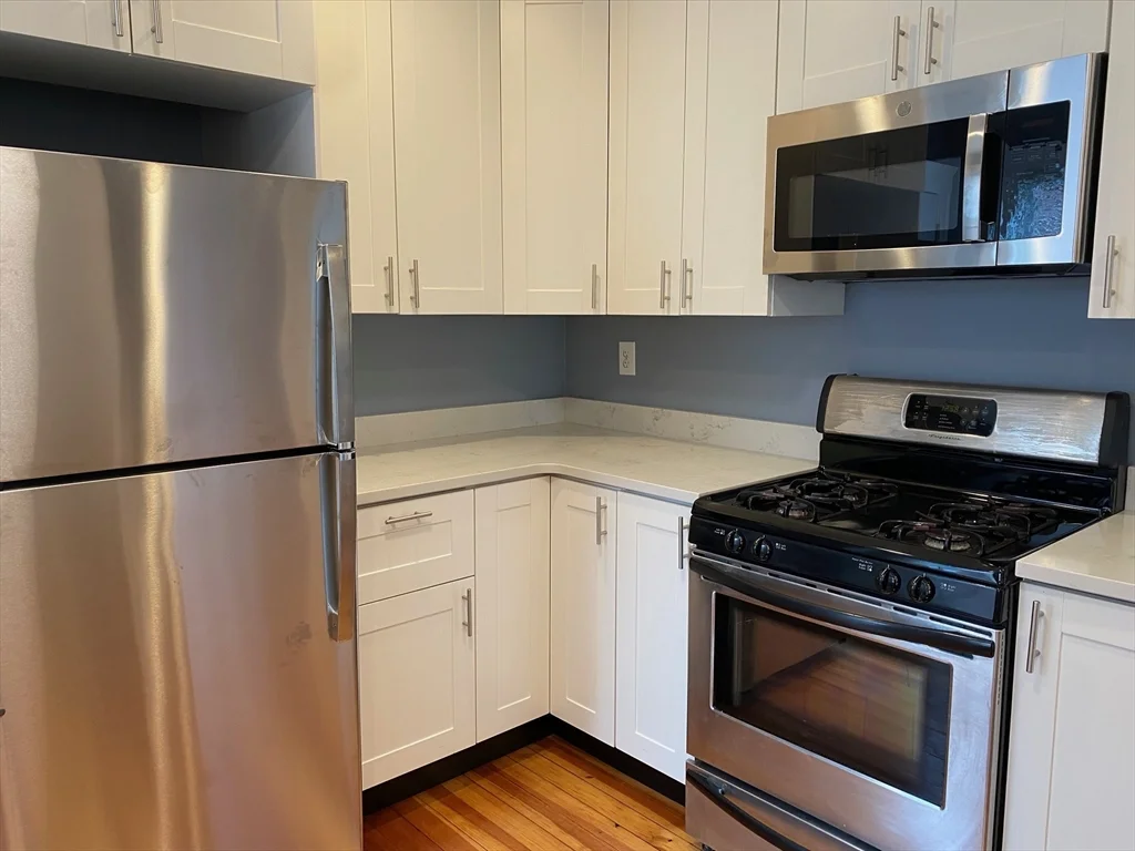 3 bed, 1 bath apartment for rent at 12 Becket St Unit 3, Dorchester — photo 3 of 13