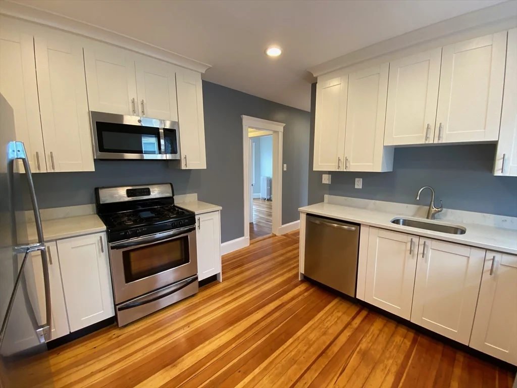 3 bed, 1 bath apartment for rent at 12 Becket St Unit 3, Dorchester — photo 4 of 13