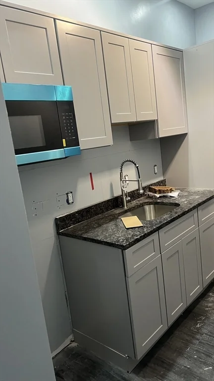 3 bed, 1 bath apartment for rent at 12 Benefit St Unit 3, Worcester — photo 4 of 9