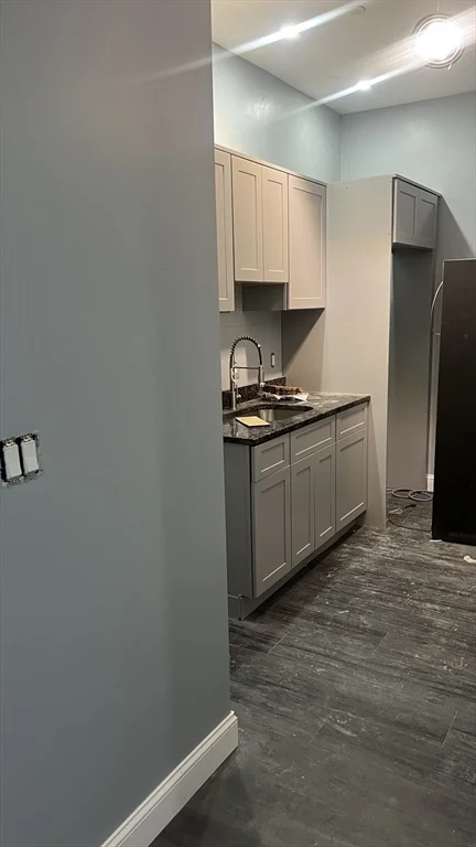 3 bed, 1 bath apartment for rent at 12 Benefit St Unit 3, Worcester — photo 3 of 9