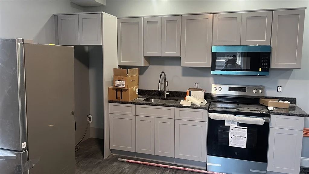 1 bed, 1 bath apartment for rent at 12 Benefit St Unit 4, Worcester