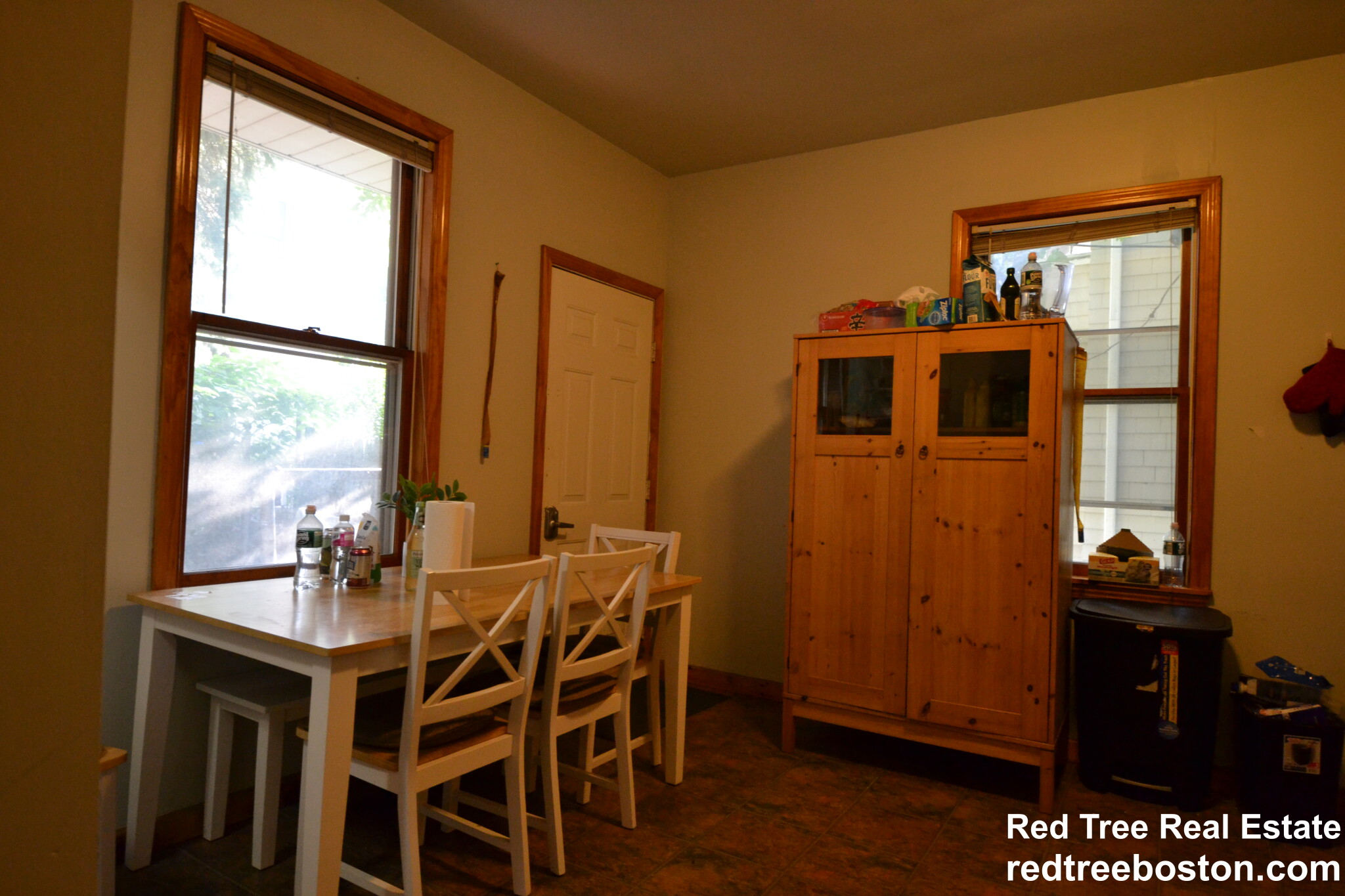 4 bed, 1 bath apartment for rent at 12 Bennett St Unit 1, Brighton — photo 2 of 7