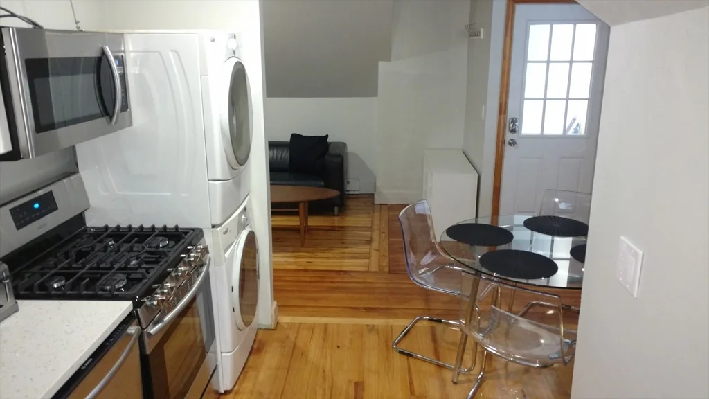 3 bed, 1 bath apartment for rent at 12 Bennett St Unit 3, Brighton — photo 4 of 17