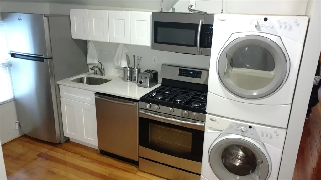 3 bed, 1 bath apartment for rent at 12 Bennett St Unit 3, Brighton — photo 2 of 17
