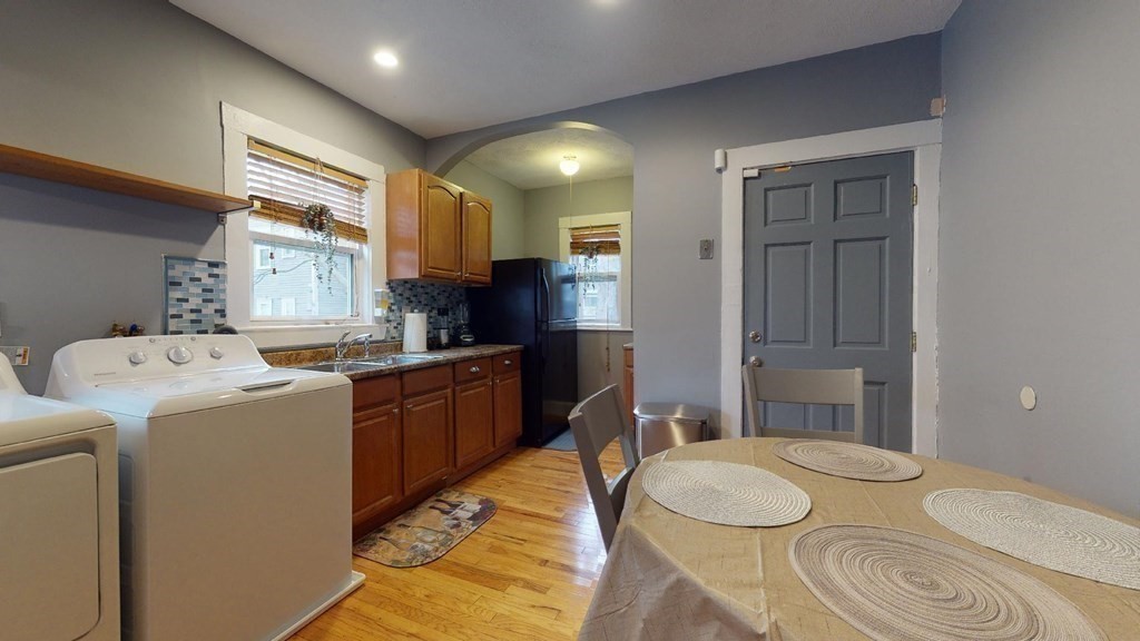 3 bed, 1 bath apartment for rent at 12 Bentham Rd Unit 0, Dorchester — photo 2 of 23