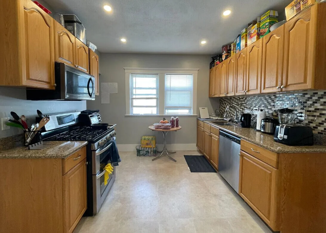 5 bed, 2 bath apartment for rent at 12 Berwick Rd, Tufts University — photo 3 of 16