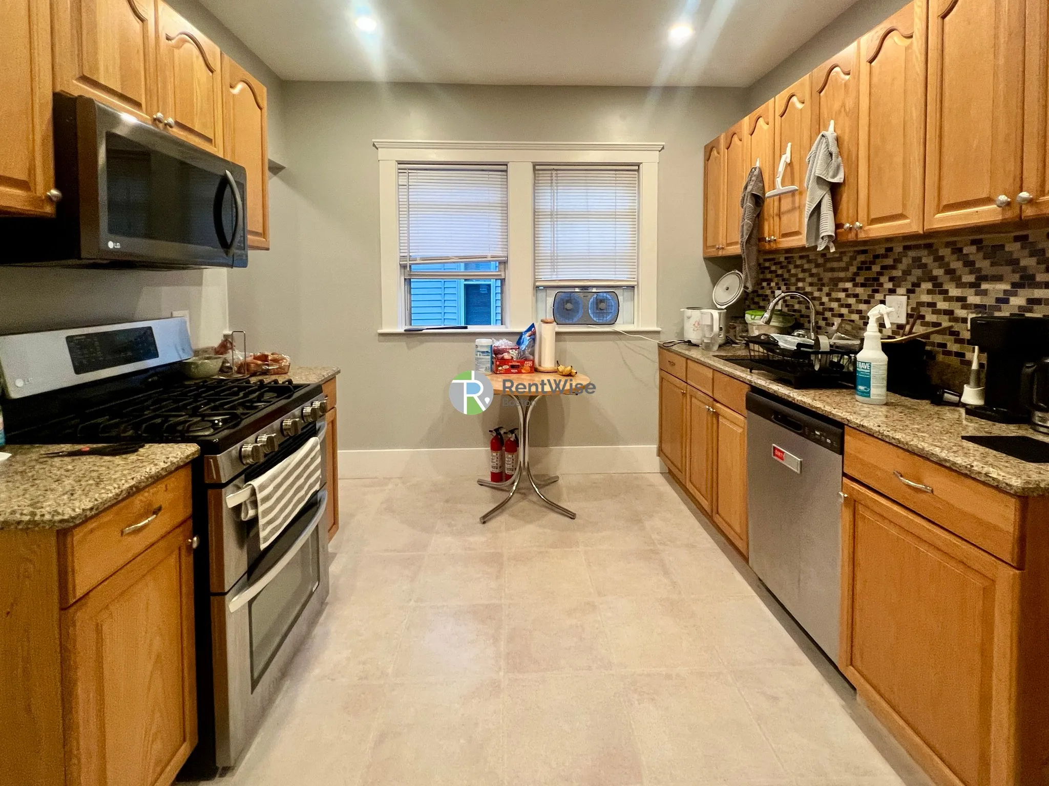 5 bed, 2 bath apartment for rent at 12 Berwick Rd Unit 1, South Medford — photo 3 of 24