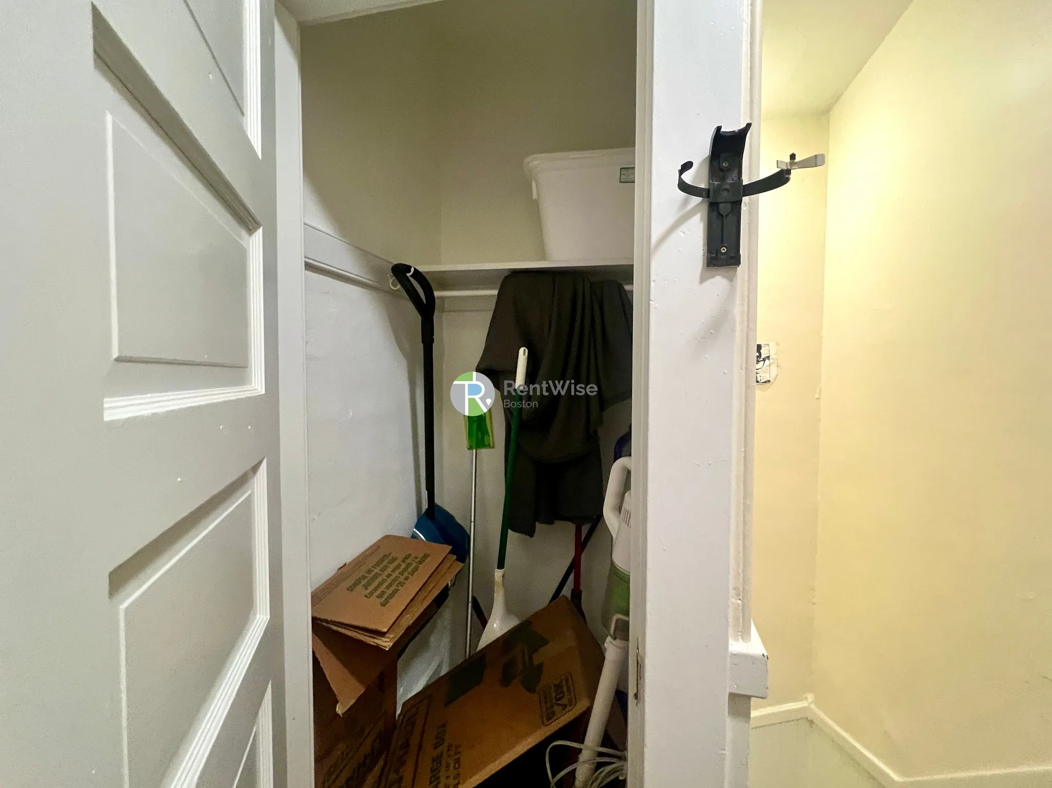 5 bed, 2 bath apartment for rent at 12 Berwick Rd Unit 1, South Medford — photo 20 of 24