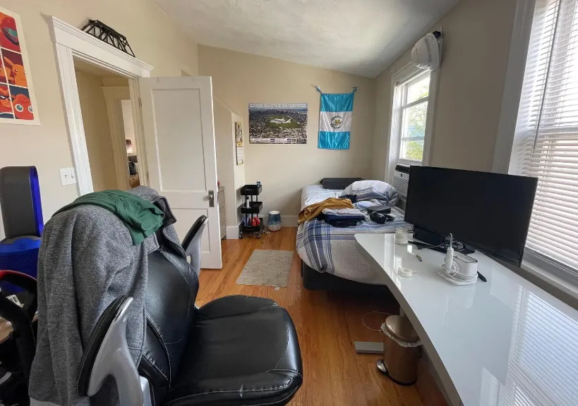 5 bed, 2 bath apartment for rent at 12 Berwick Rd Unit ., South Medford — photo 11 of 20