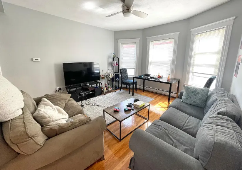 5 bed, 2 bath apartment for rent at 12 Berwick Rd Unit ., South Medford — photo 2 of 20
