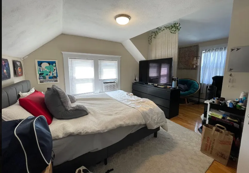 5 bed, 2 bath apartment for rent at 12 Berwick Rd Unit ., South Medford — photo 16 of 20