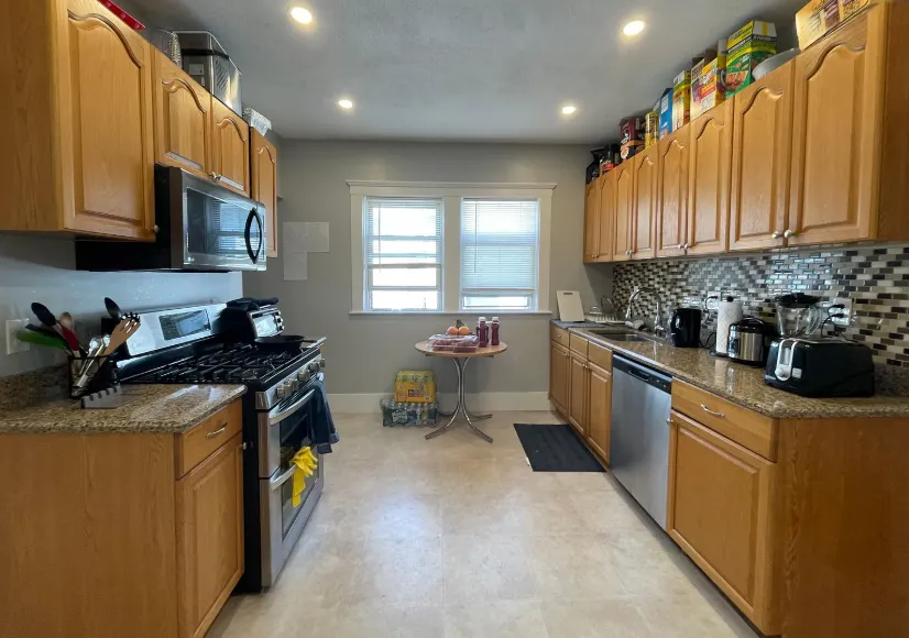 5 bed, 2 bath apartment for rent at 12 Berwick Rd Unit ., South Medford — photo 3 of 20