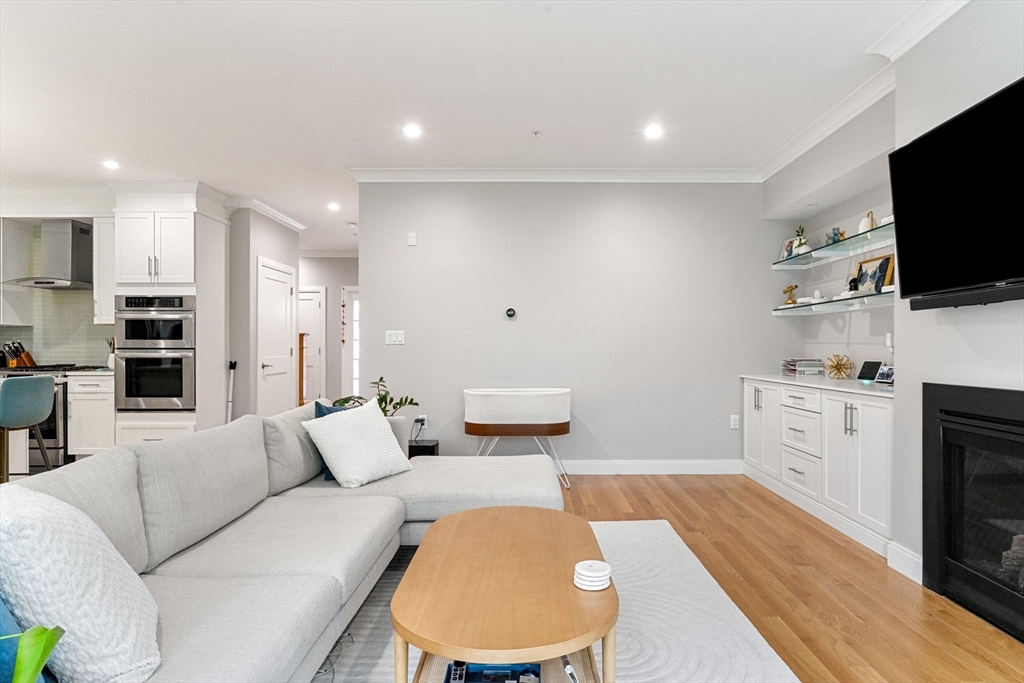 3 bed, 3 bath apartment for rent at 12 Blueberry Hill Ln Unit 12, Melrose — photo 5 of 33
