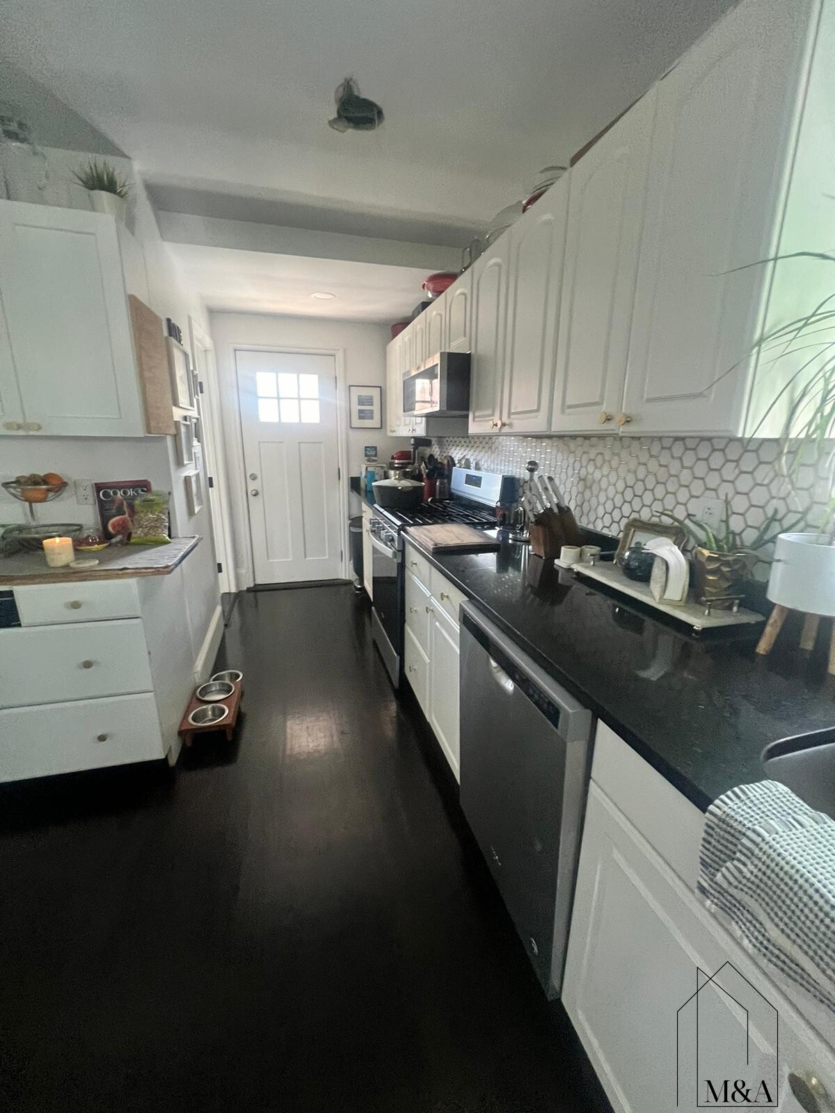 3.5 bed, 2 bath apartment for rent at 12 Bothwell Rd Unit 12, Oak Square — photo 2 of 16
