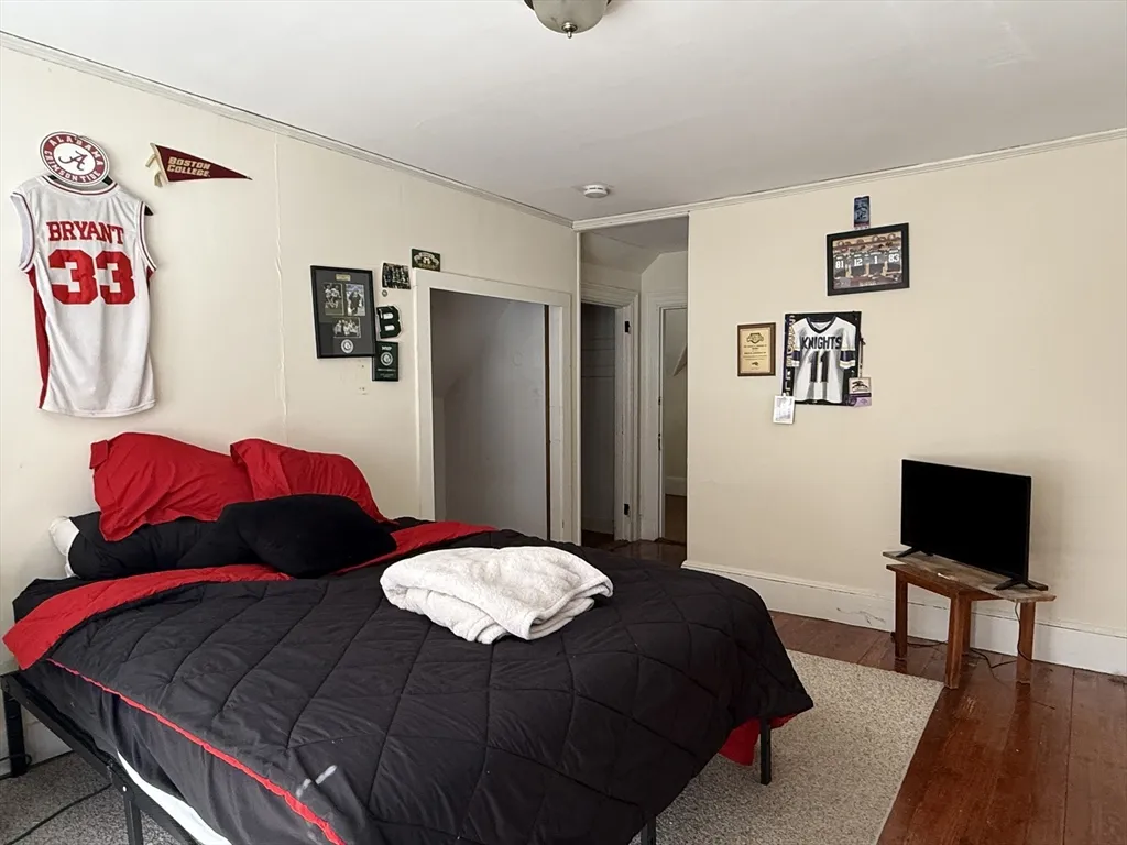 4 bed, 3.5 bath apartment for rent at 12 Braemore Rd Unit 1, Brighton — photo 2 of 20