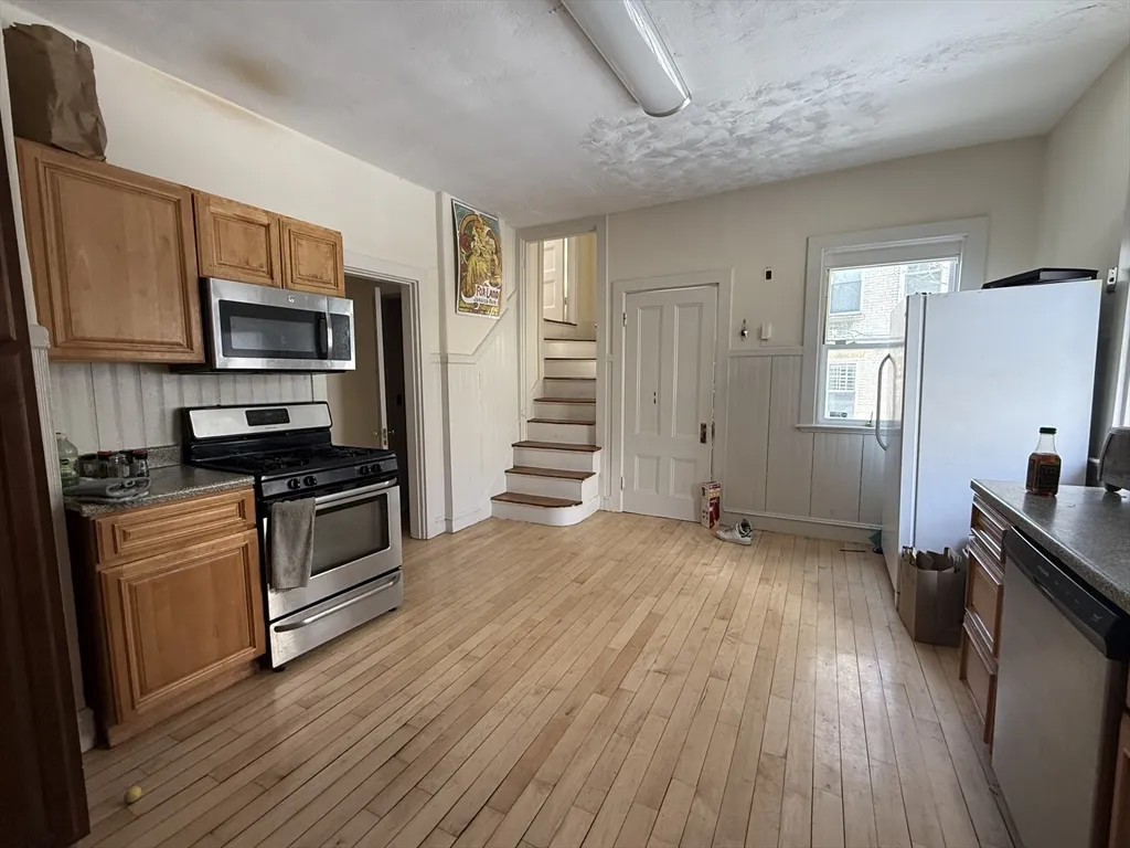 4 bed, 3.5 bath apartment for rent at 12 Braemore Rd Unit 1, Brighton — photo 8 of 20