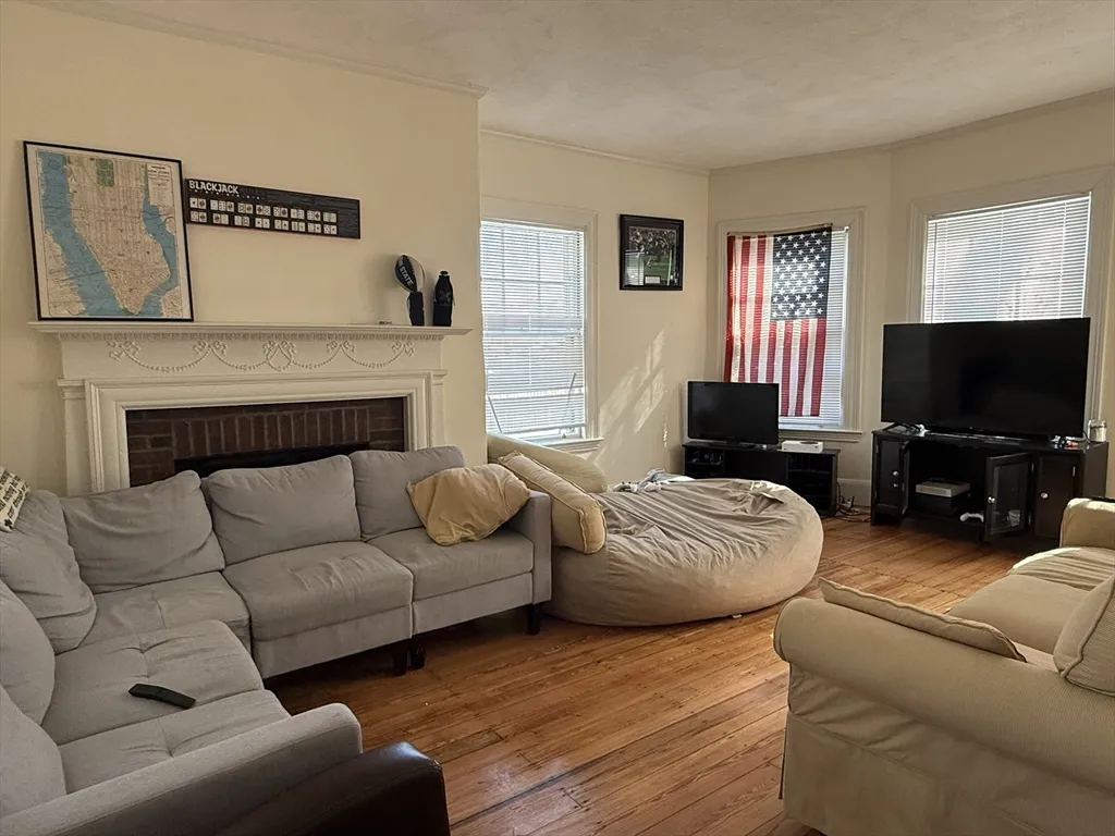 4 bed, 3.5 bath apartment for rent at 12 Braemore Rd Unit 1, Brighton — photo 16 of 20
