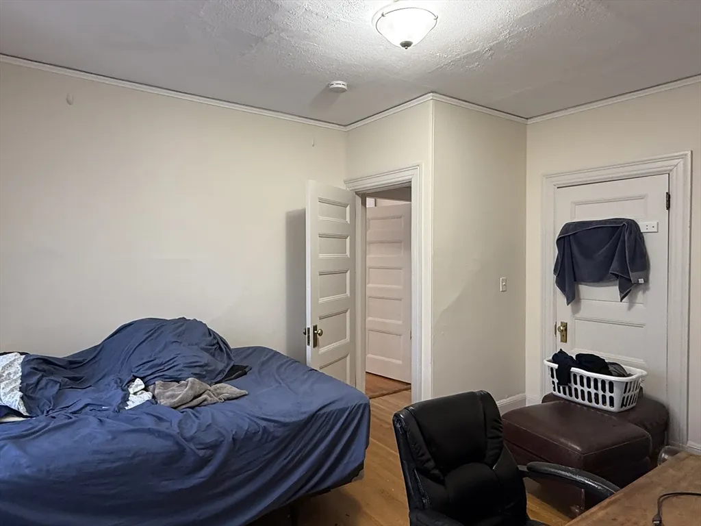 4 bed, 3.5 bath apartment for rent at 12 Braemore Rd Unit 1, Brighton — photo 17 of 20