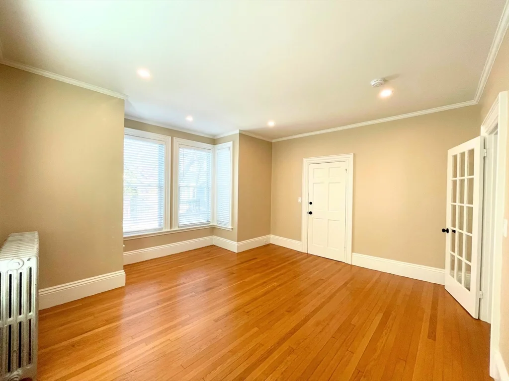 2 bed, 1 bath apartment for rent at 12 Briggs St Unit 1, Salem — photo 1 of 24