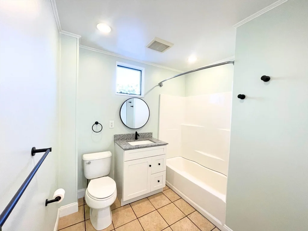 2 bed, 1 bath apartment for rent at 12 Briggs St Unit 1, Salem — photo 14 of 24