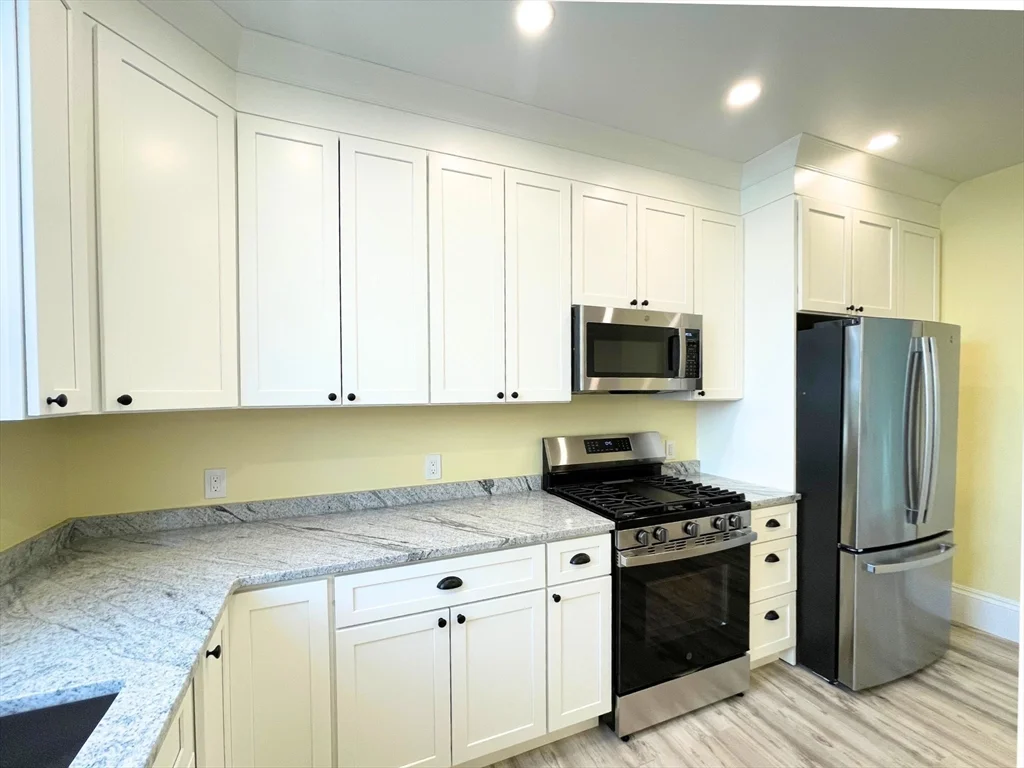 2 bed, 1 bath apartment for rent at 12 Briggs St Unit 1, Salem — photo 9 of 24