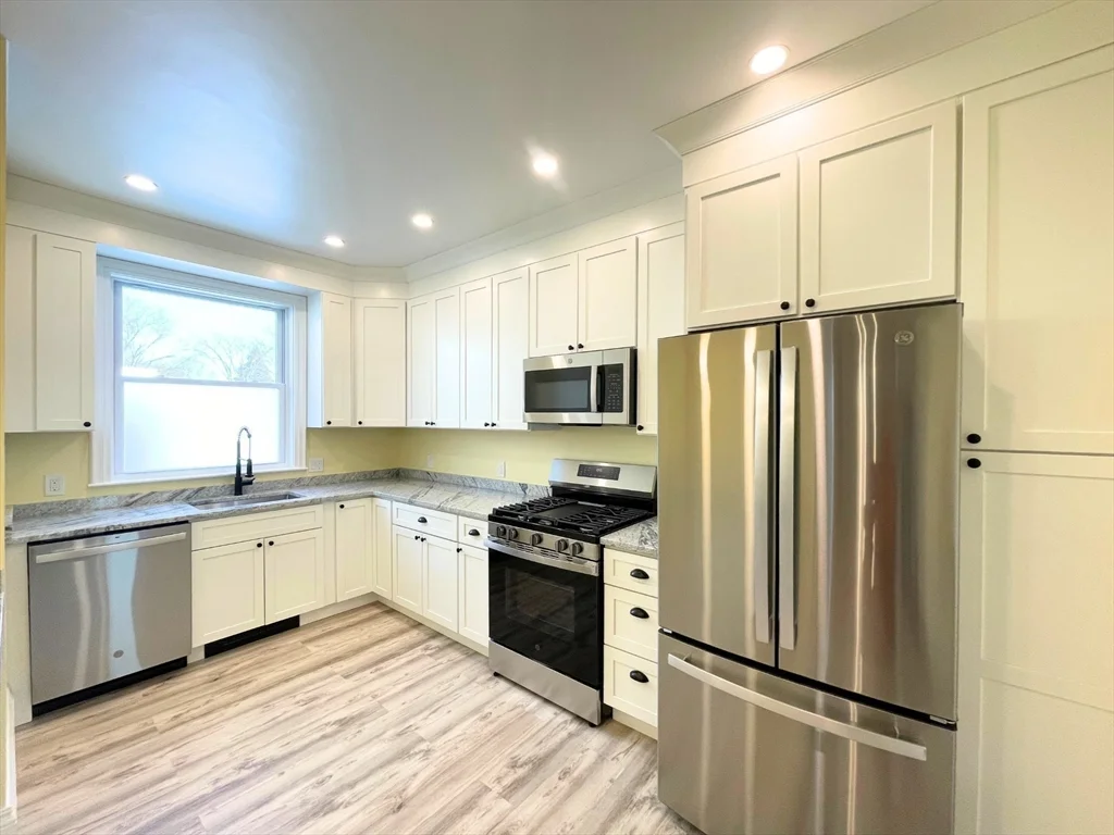 2 bed, 1 bath apartment for rent at 12 Briggs St Unit 1, Salem — photo 7 of 24