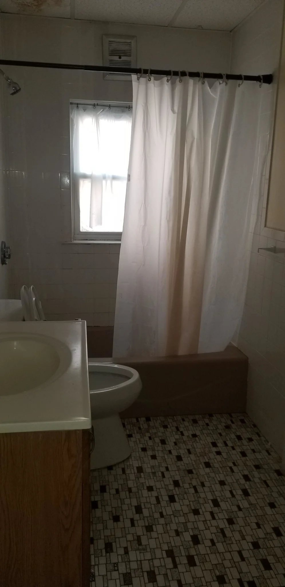 1 bed, 1 bath apartment for rent at 12 Brock St, Brighton — photo 2 of 5
