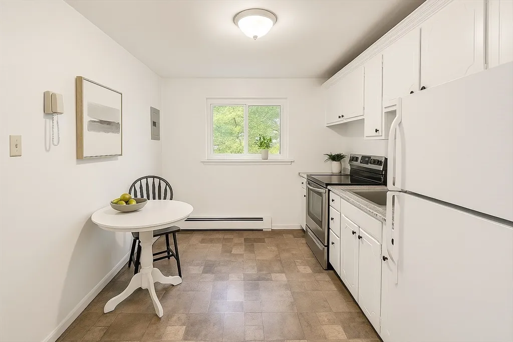 1 bed, 1 bath apartment for rent at 12 Bryon Rd , Unit 6, Chestnut Hill — photo 2 of 3