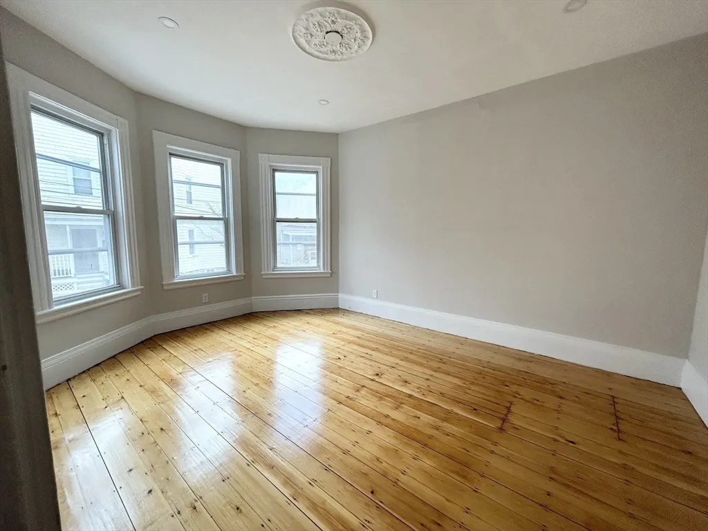 4 bed, 1 bath apartment for rent at 12 Buttonwood Unit 1, Boston — photo 4 of 9