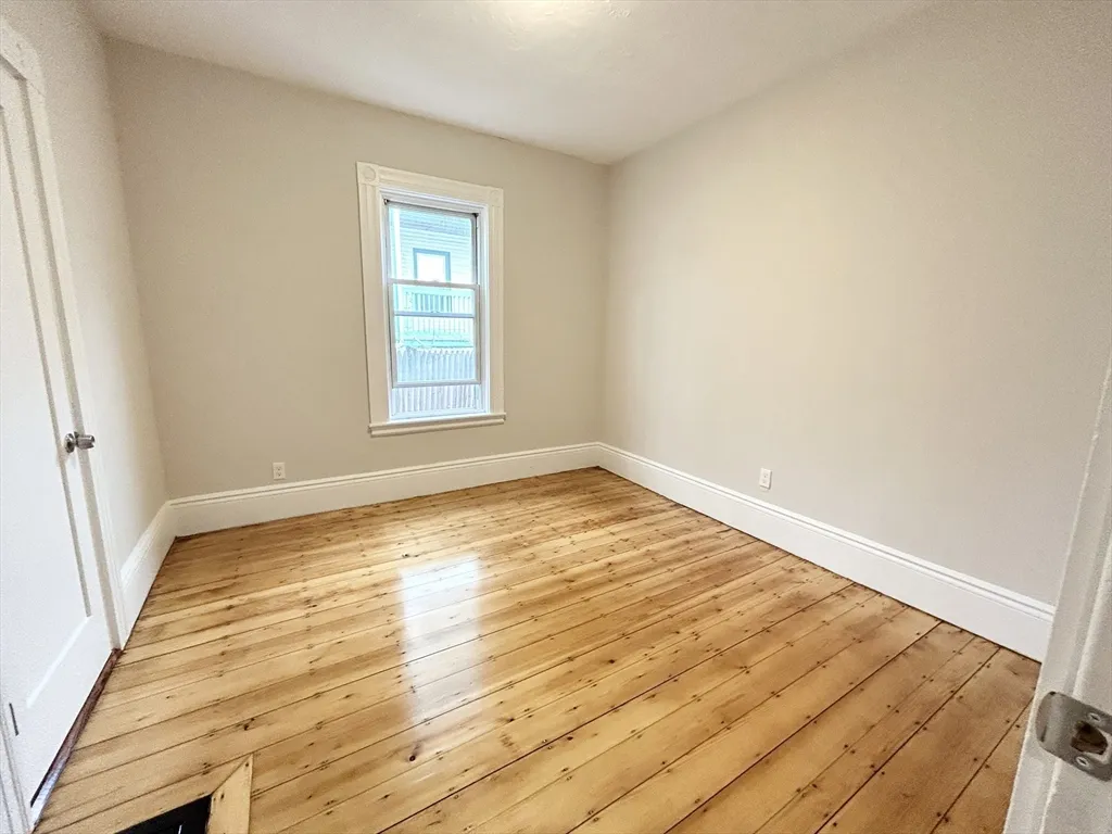 4 bed, 1 bath apartment for rent at 12 Buttonwood Unit 1, Boston — photo 8 of 9