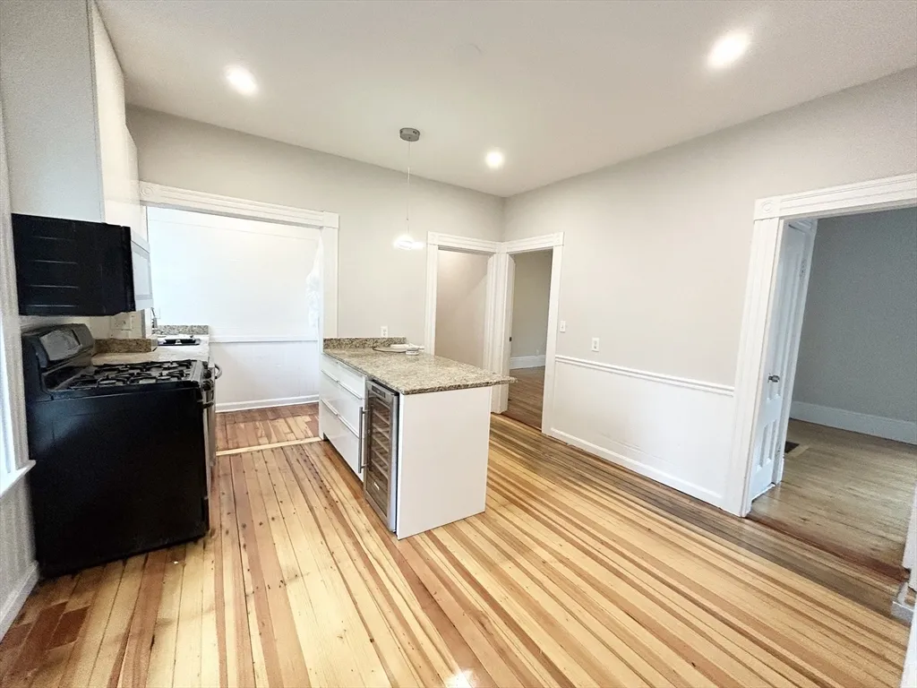 4 bed, 1 bath apartment for rent at 12 Buttonwood Unit 1, Boston — photo 2 of 9