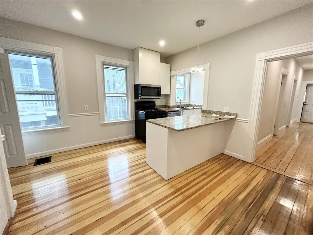 4 bed, 1 bath apartment for rent at 12 Buttonwood Unit 1, Boston — photo 1 of 9