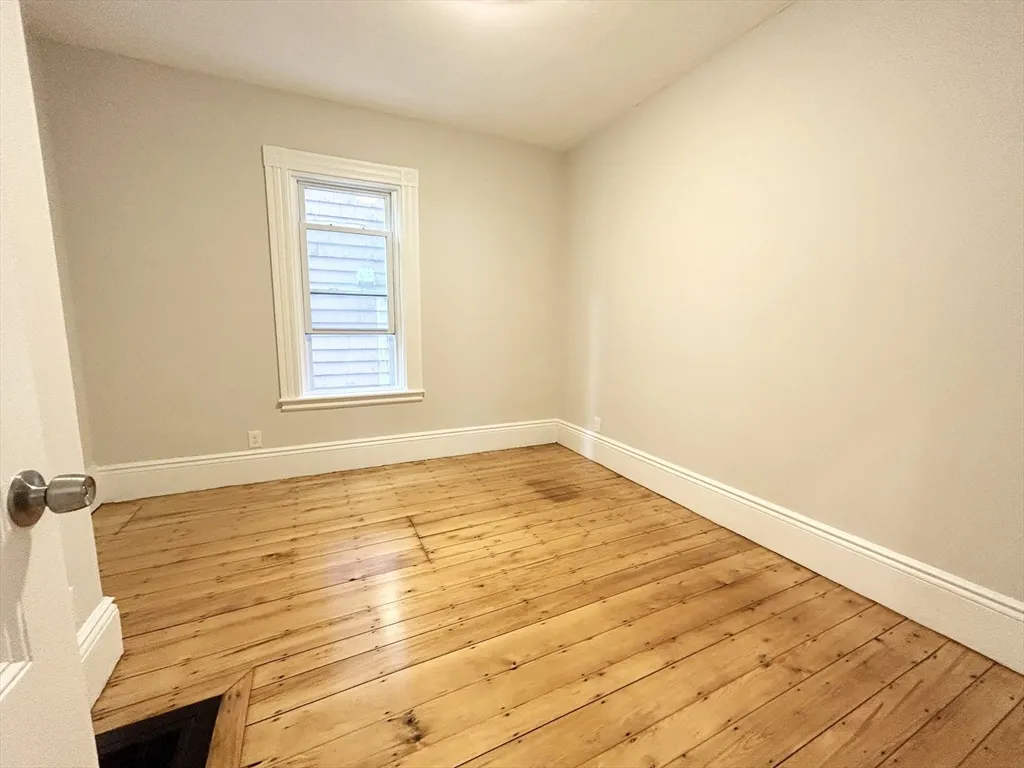 4 bed, 1 bath apartment for rent at 12 Buttonwood Unit 1, Boston — photo 6 of 9