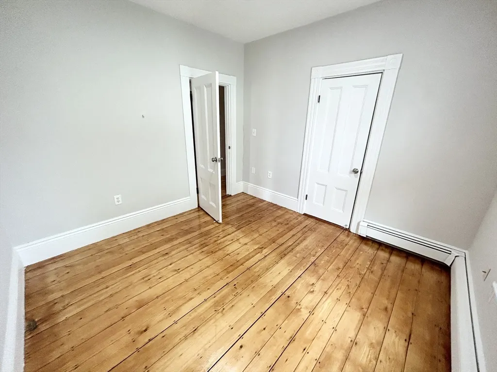 4 bed, 1 bath apartment for rent at 12 Buttonwood Unit 2, Boston — photo 5 of 9