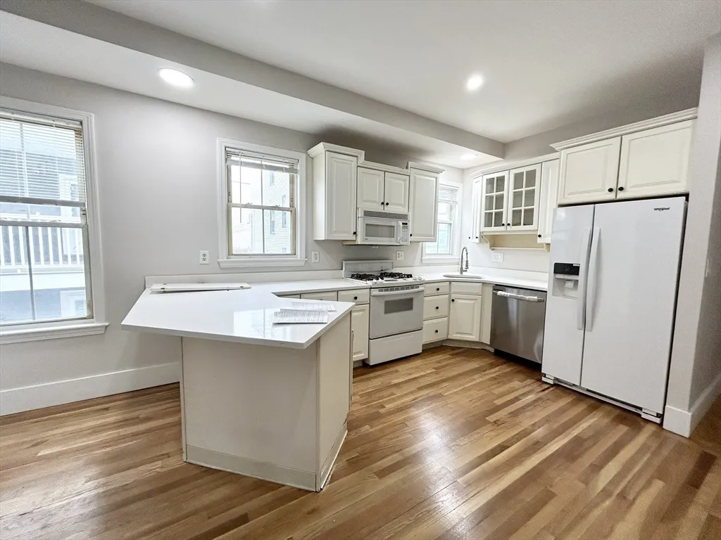 4 bed, 1 bath apartment for rent at 12 Buttonwood Unit 2, Boston — photo 1 of 9