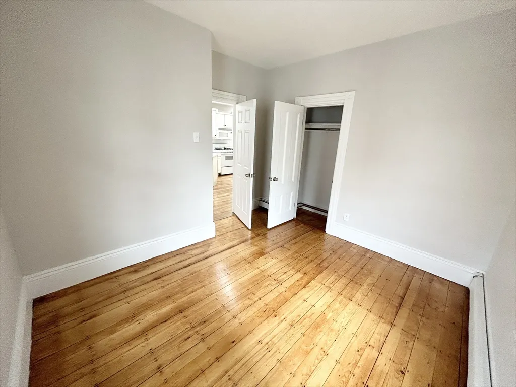 4 bed, 1 bath apartment for rent at 12 Buttonwood Unit 2, Boston — photo 6 of 9