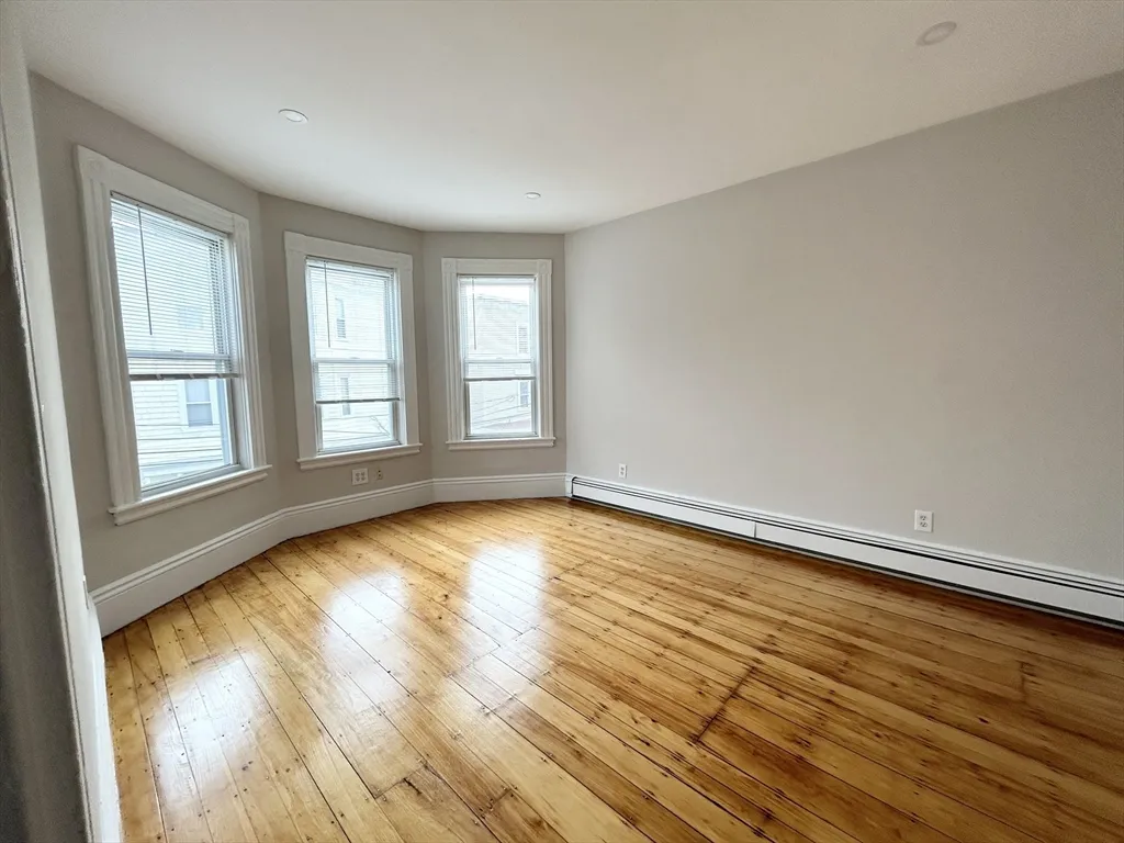 4 bed, 1 bath apartment for rent at 12 Buttonwood Unit 2, Boston — photo 3 of 9