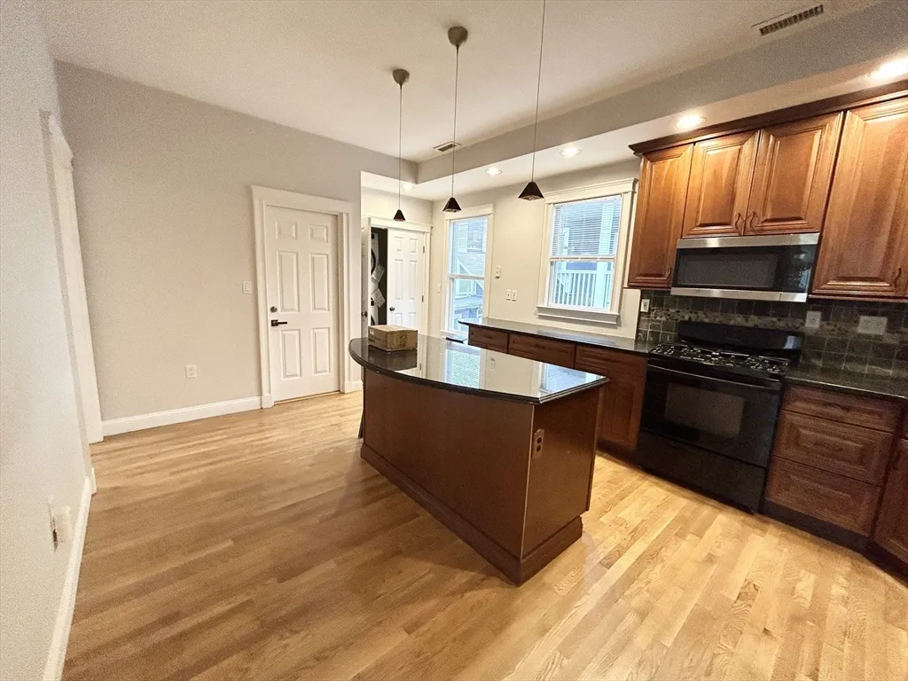 3 bed, 1 bath apartment for rent at 12 Buttonwood Unit 3, Boston — photo 2 of 11