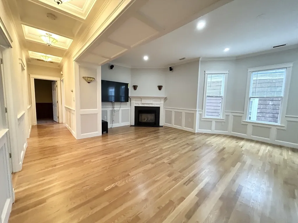 3 bed, 1 bath apartment for rent at 12 Buttonwood Unit 3, Boston — photo 3 of 11