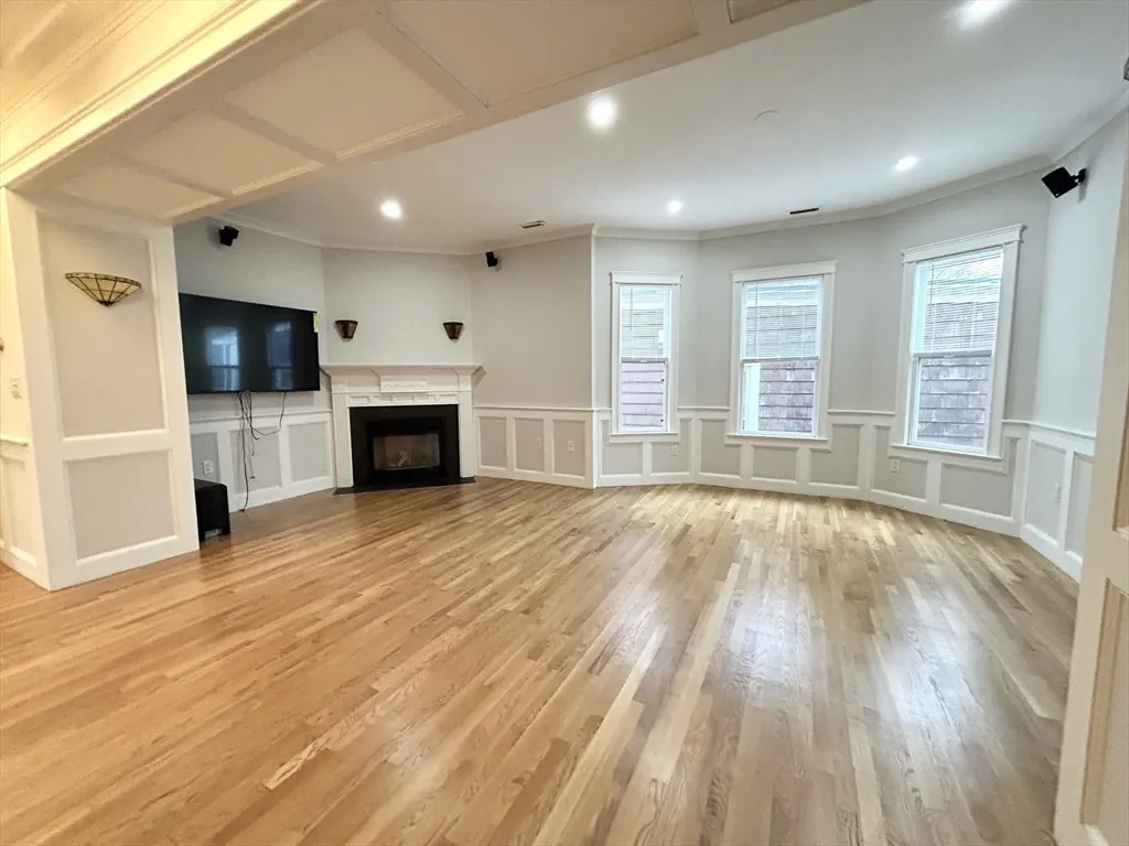 3 bed, 1 bath apartment for rent at 12 Buttonwood Unit 3, Boston — photo 4 of 11