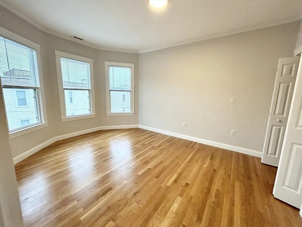 3 bed, 1 bath apartment for rent at 12 Buttonwood Unit 3, Boston — photo 6 of 11