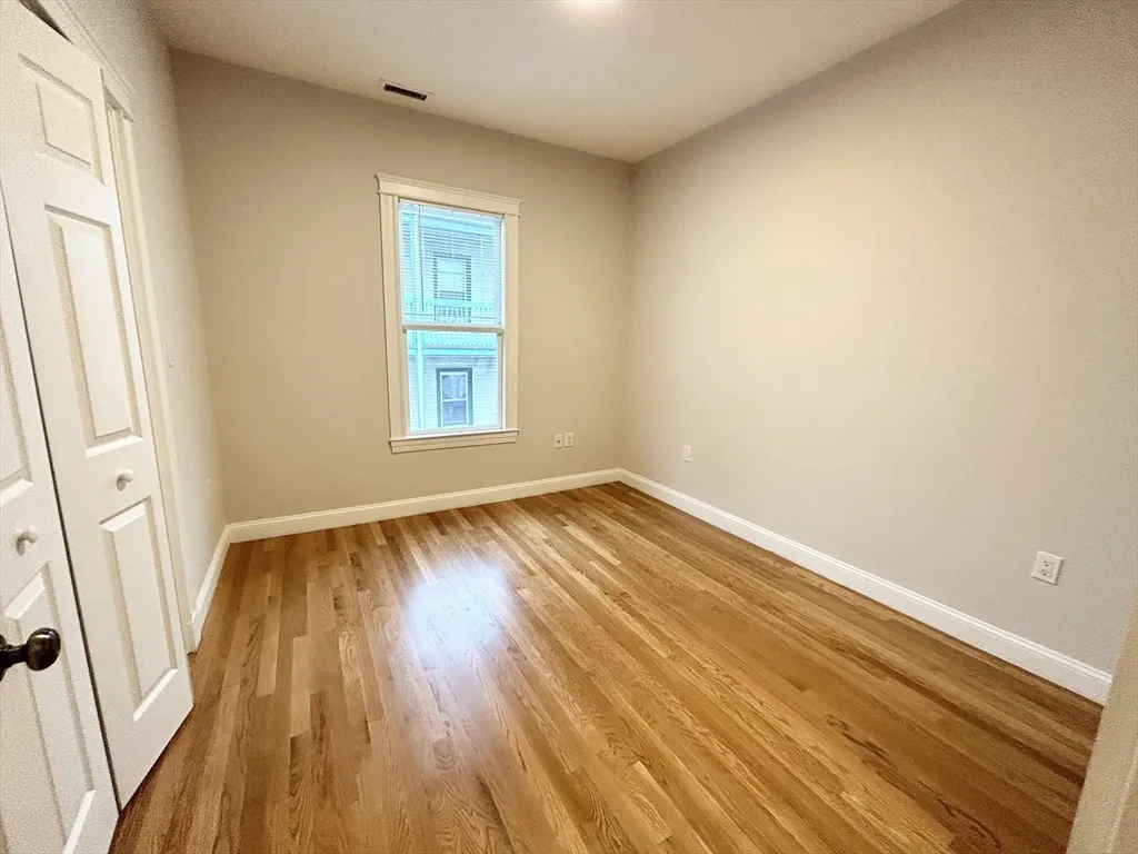 3 bed, 1 bath apartment for rent at 12 Buttonwood Unit 3, Boston — photo 7 of 11