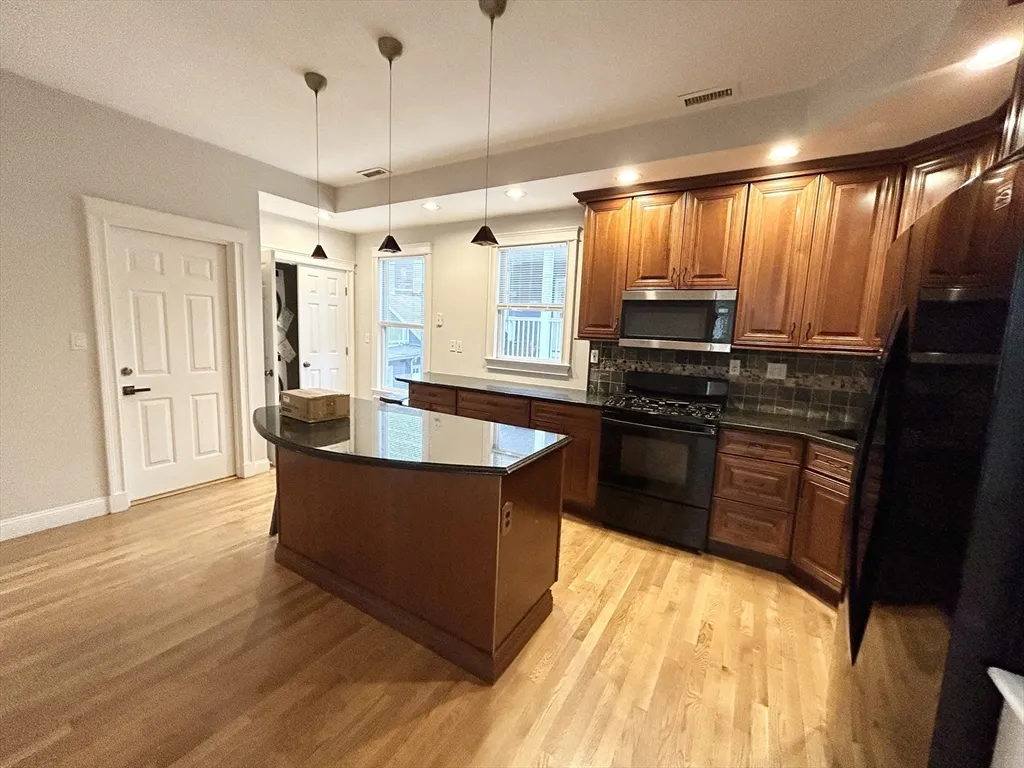 3 bed, 1 bath apartment for rent at 12 Buttonwood Unit 3, Boston — photo 1 of 11